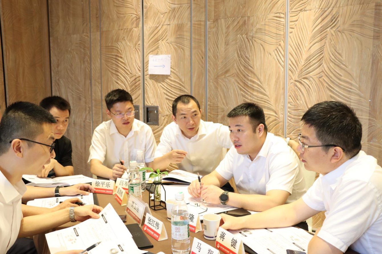 2021年6月25日-26日，yh86银河国际二建组织开展了2021年中高层主管执行力培训。本次培训特邀清华、北大、上海交大总裁班讲师，中国企业家协会特聘高级讲师许晋老师进行授课。