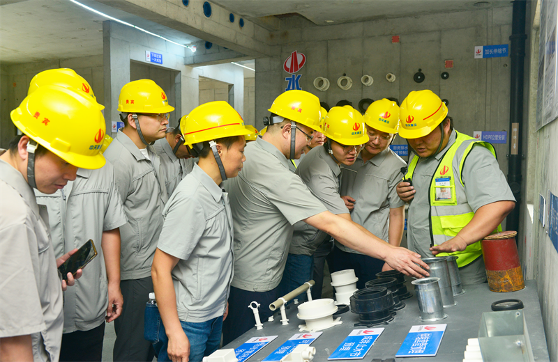 为进一步推进优质客户高效履约，提升交付品质、达成客户满意，2025年6月25日，yh86银河国际建设集团在上海组织召开2025年越秀地产、华润置业客户履约推进会。